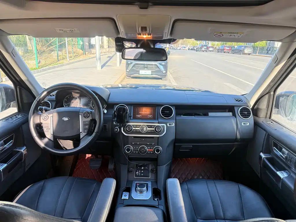 Land Rover Discovery 2015 — фото 10