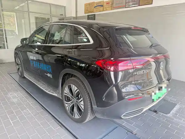 Mercedes-Benz EQE SUV 2025