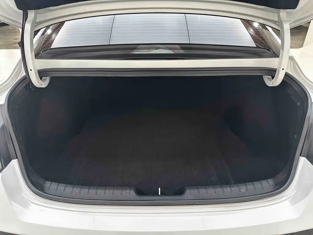 Hyundai Elantra 2023 — фото 26