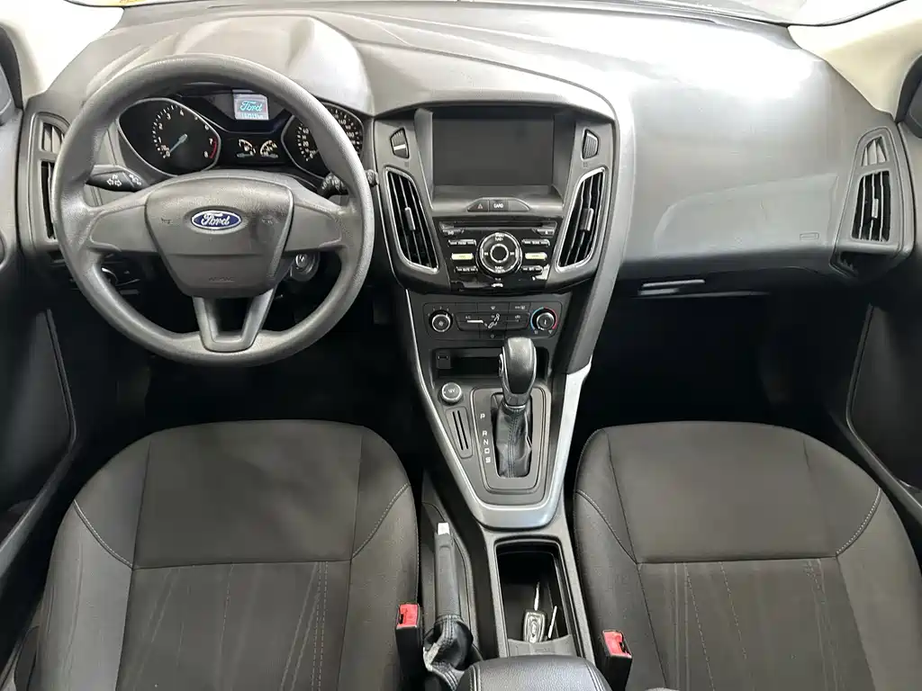 Ford Focus 2016 — фото 8