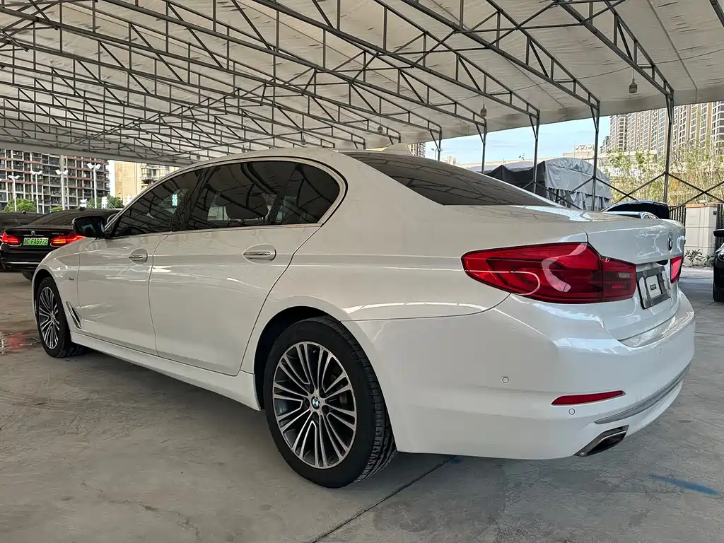 BMW 5 Series 2018 — фото 7