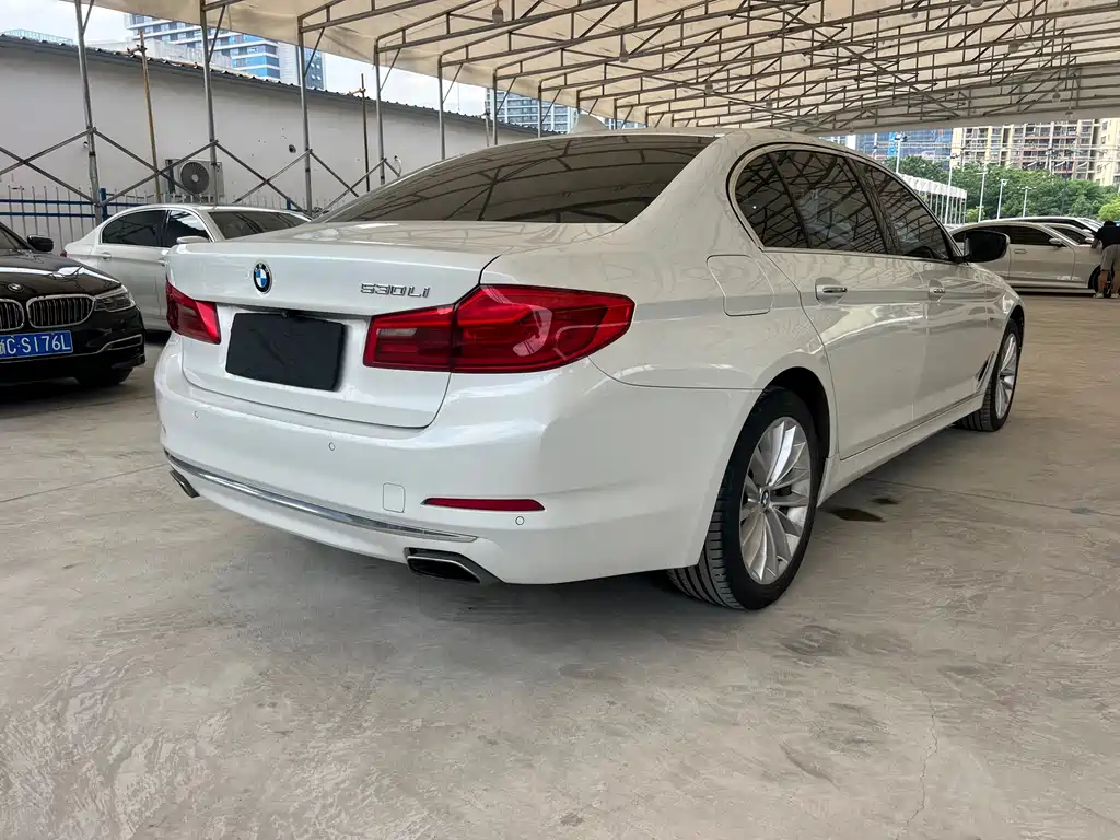 BMW 5 Series 2018 — фото 12