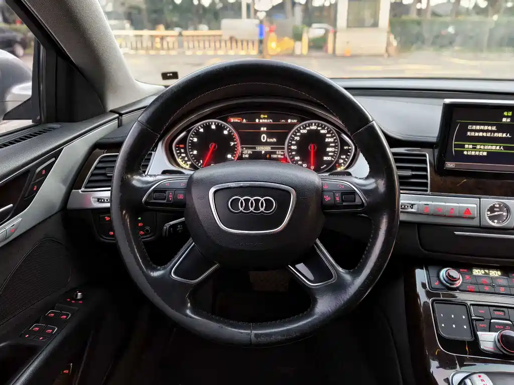 Audi A8 2015 — фото 18
