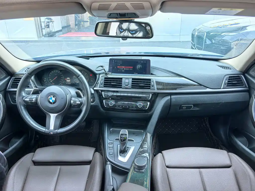 BMW 3 Series 2018 — фото 10
