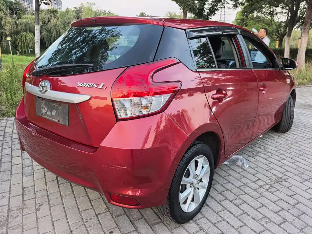 Toyota Yaris L 2015