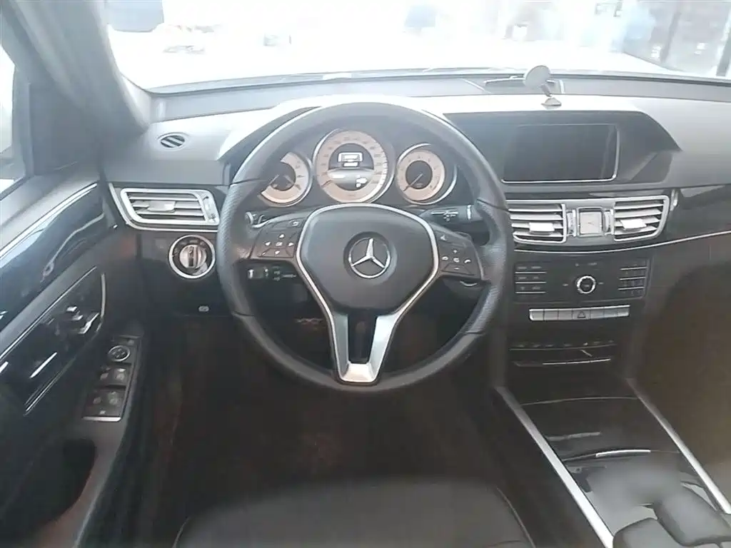 Mercedes-Benz E-Class 2016 — фото 11
