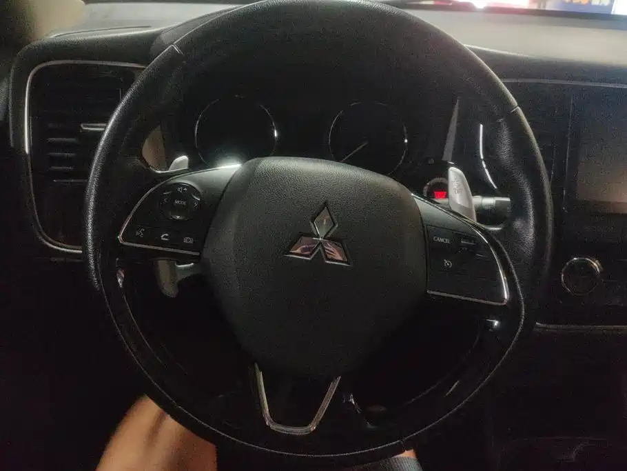 Mitsubishi Outlander 2016 — фото 15