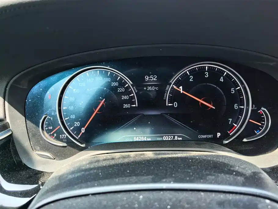 BMW 5 Series 2018 — фото 14