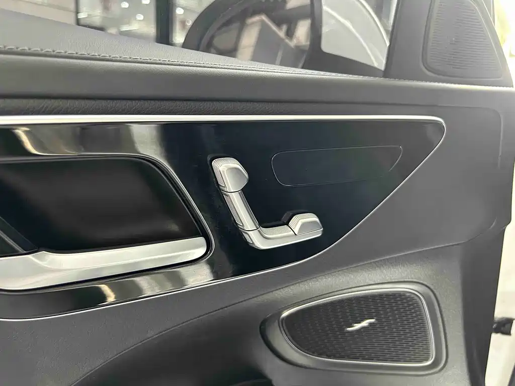 Mercedes-Benz C-Class 2023 — фото 12