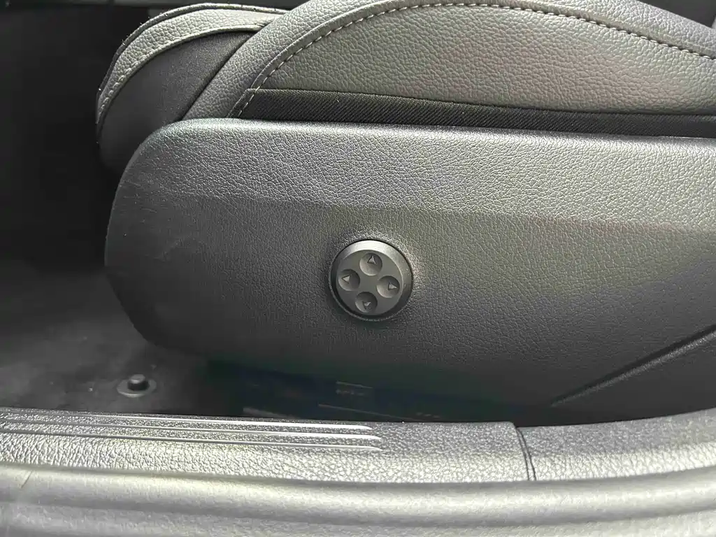 Mercedes-Benz C-Class 2023 — фото 13
