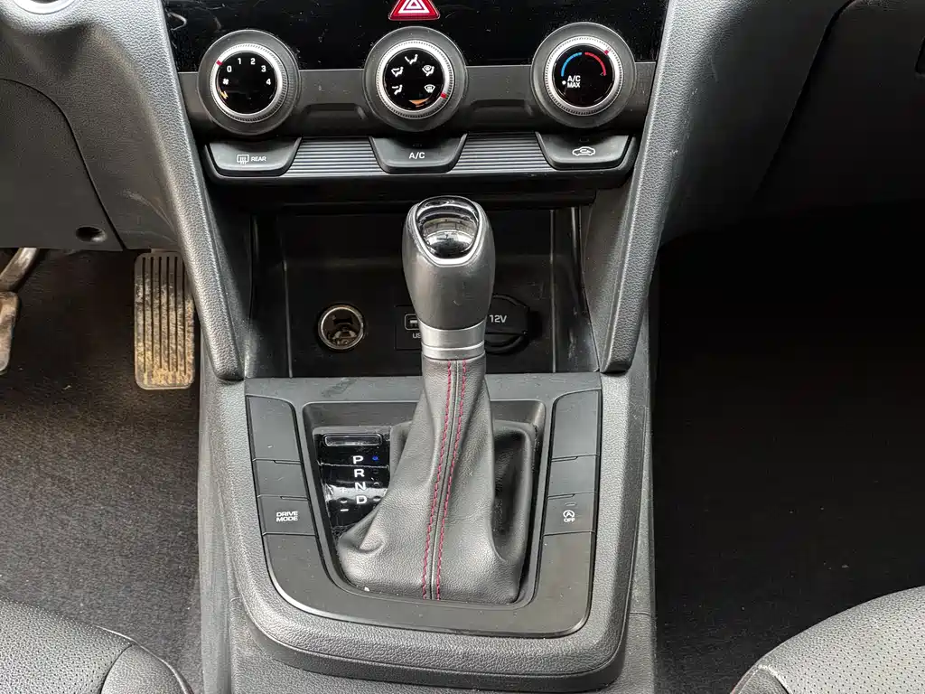 Hyundai Elantra 2020 — фото 12