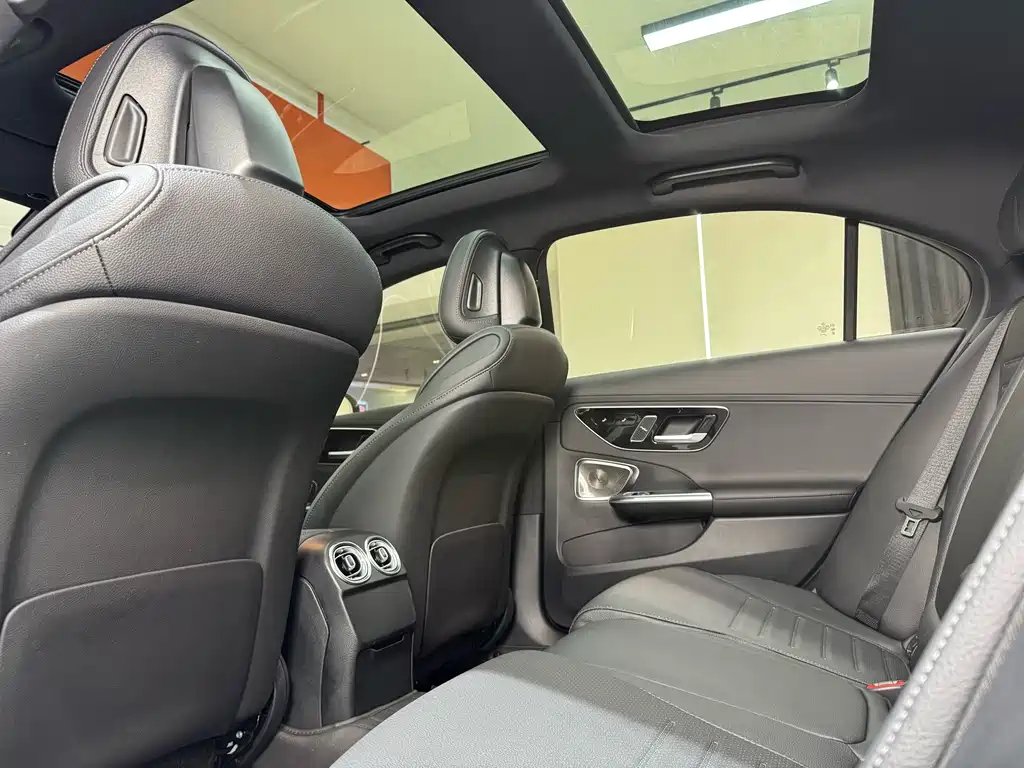 Mercedes-Benz C-Class 2024 — фото 20