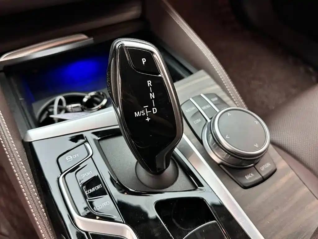 BMW 5 Series 2020 — фото 15