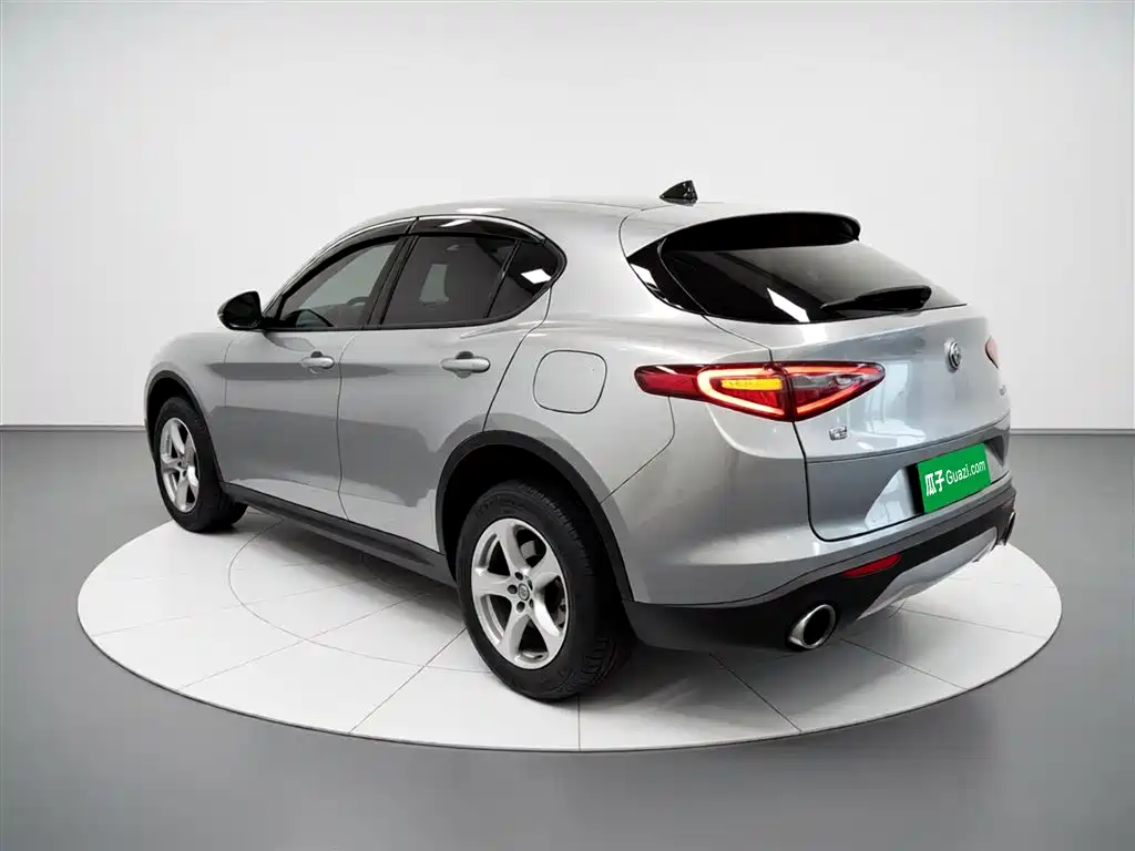 Alfa Romeo Stelvio 2018 — фото 23
