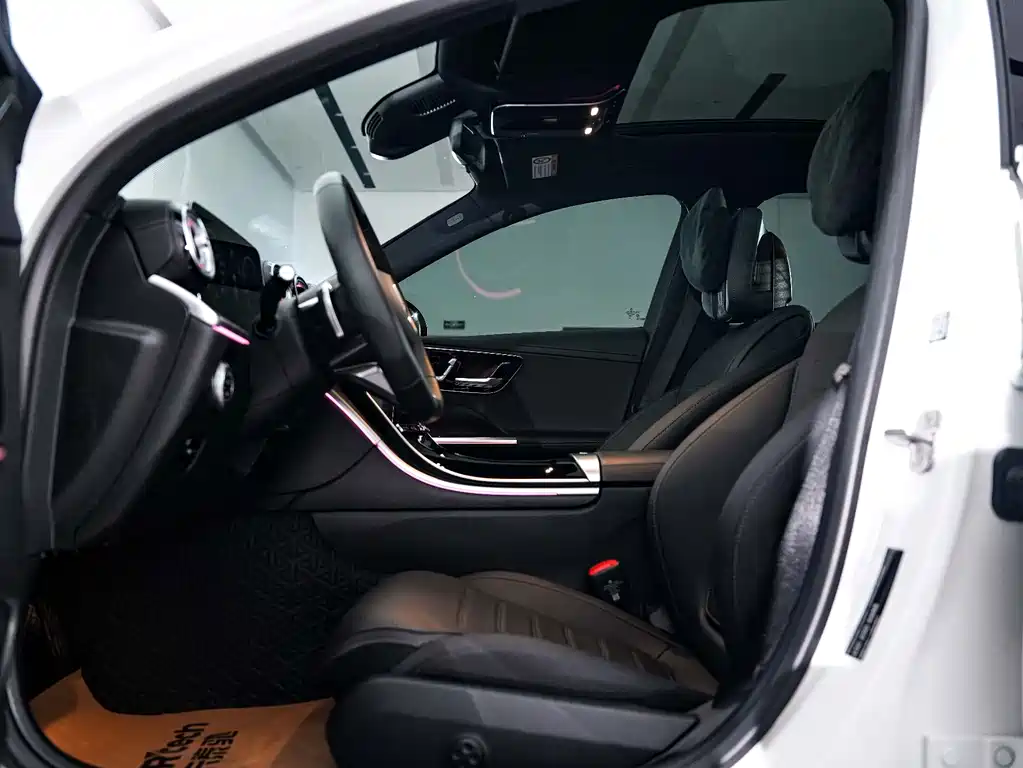 Mercedes-Benz C-Class 2025 — фото 12