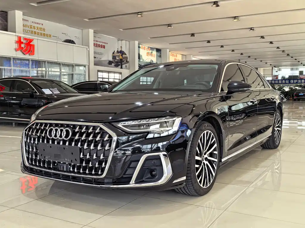 Audi A8 2022 — фото 1