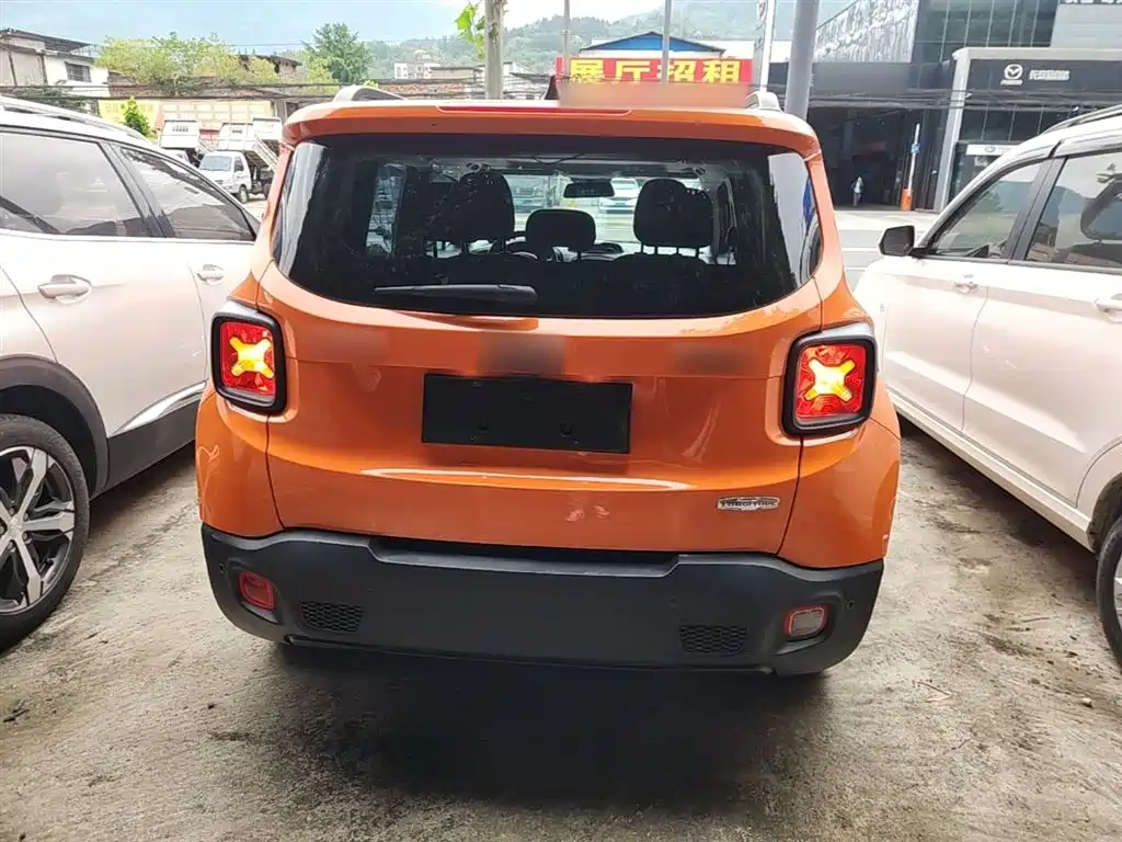Jeep Renegade 2016 — фото 6