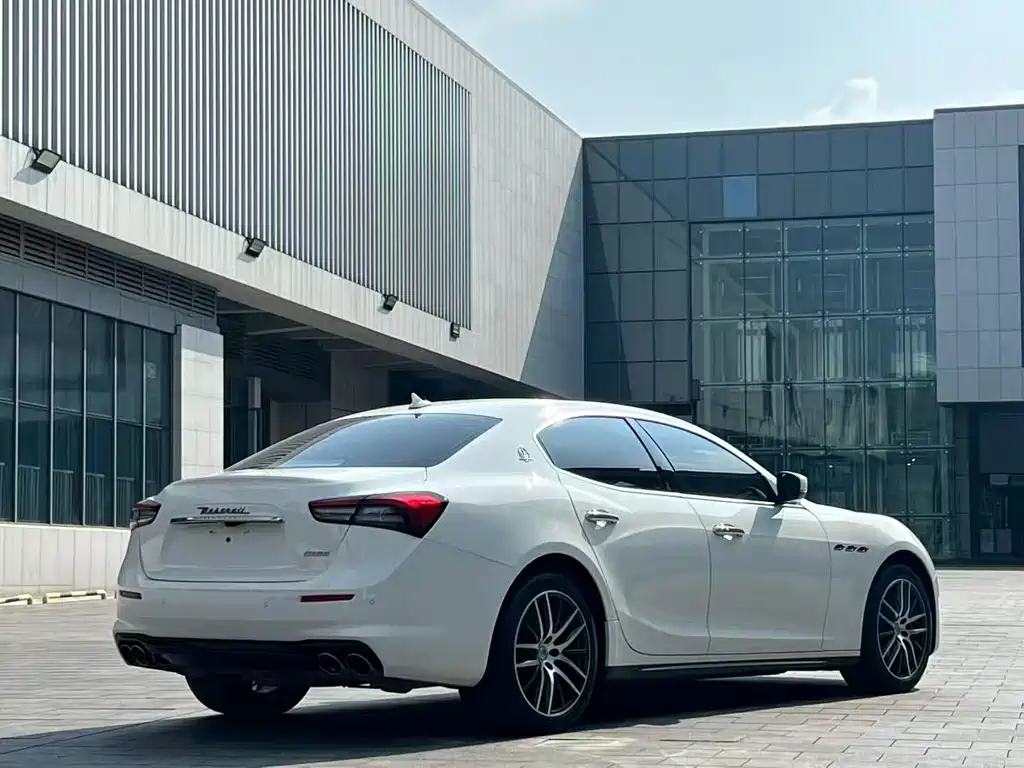 Maserati Ghibli 2017 — фото 7