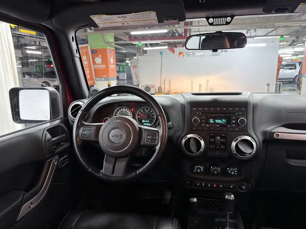 Jeep Wrangler 2012 — фото 9