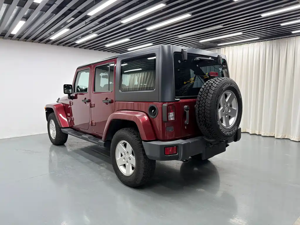 Jeep Wrangler 2012 — фото 13