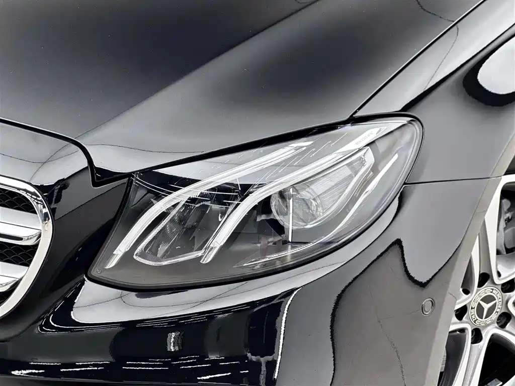 Mercedes-Benz E-Class 2018 — фото 15