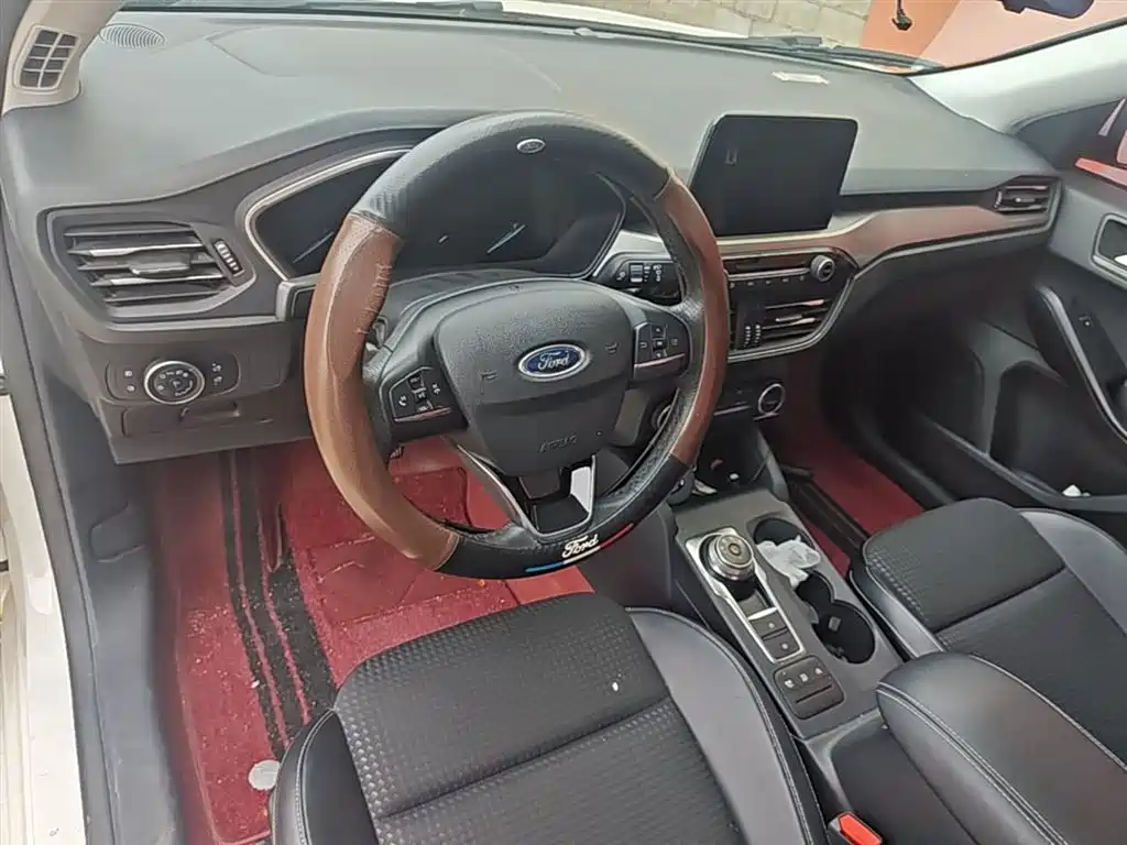 Ford Focus 2020 — фото 10