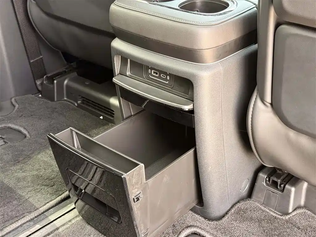 GAC Motor Trumpchi M8 2025 — фото 12