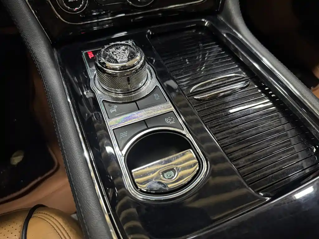 Jaguar XJ 2014 — фото 17