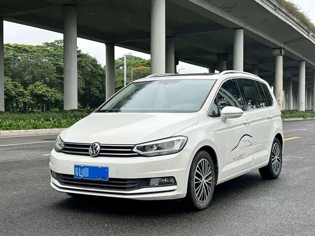 Volkswagen Touran 2016 — фото 1