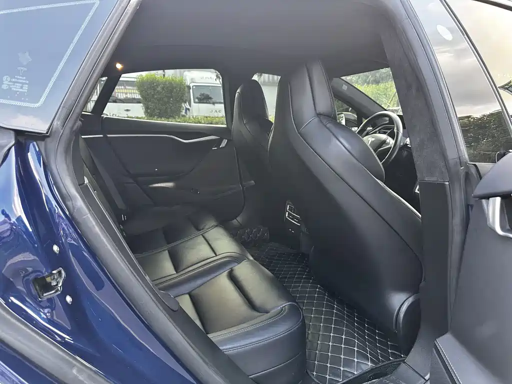 Tesla Model S 2018 — фото 11