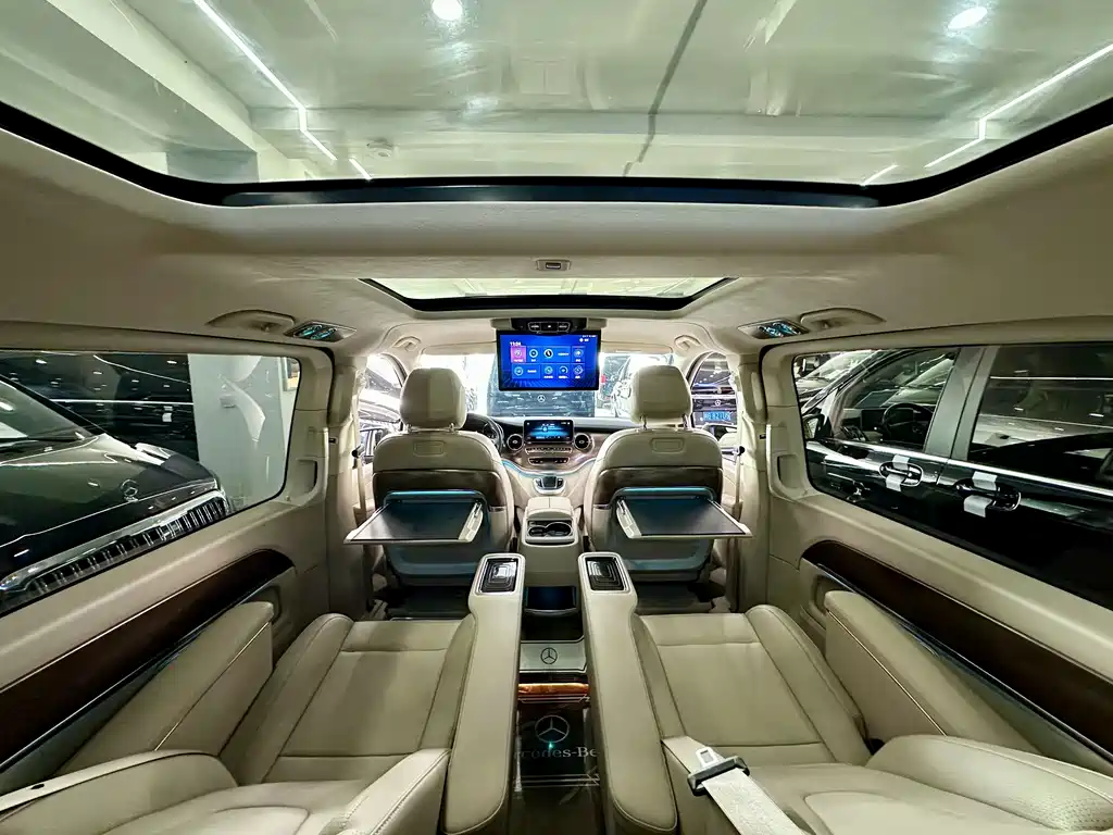 Mercedes-Benz V-Class 2022 — фото 10