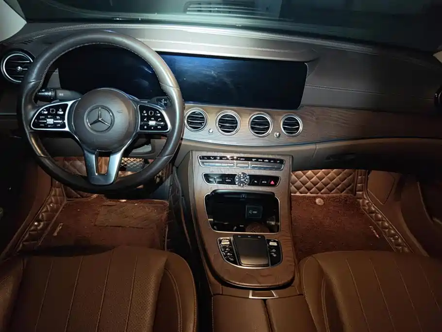 Mercedes-Benz E-Class 2020 — фото 12