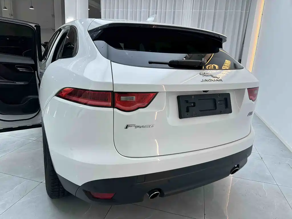 Jaguar F-PACE 2018 — фото 19