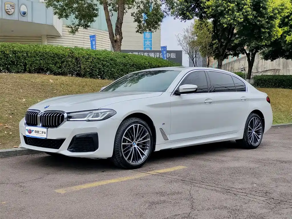 BMW 5 Series 2024 — фото 1