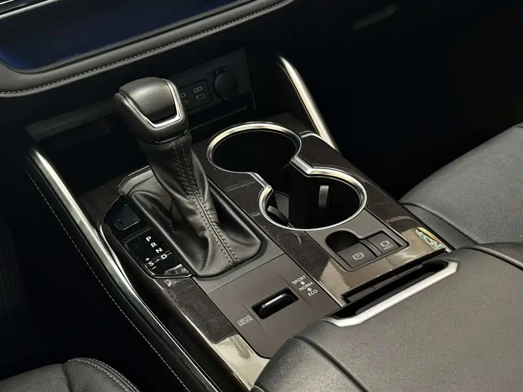 Toyota Crown Kluger 2024 — фото 10