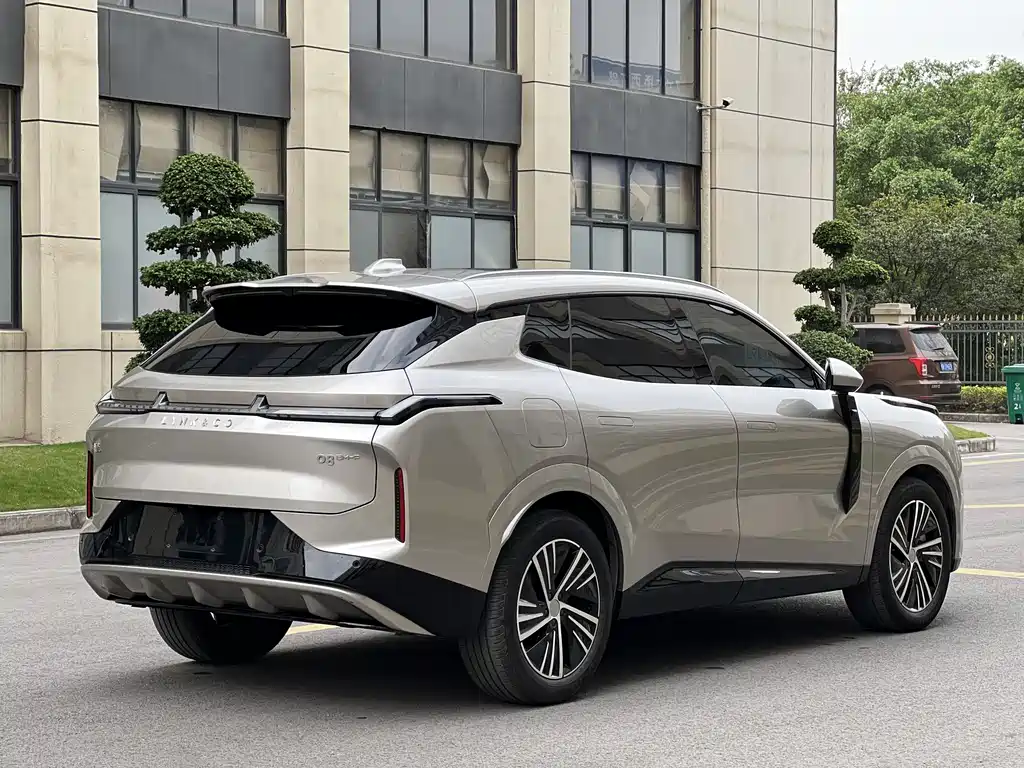Lynk & Co 08 EM-P 2024 — фото 30