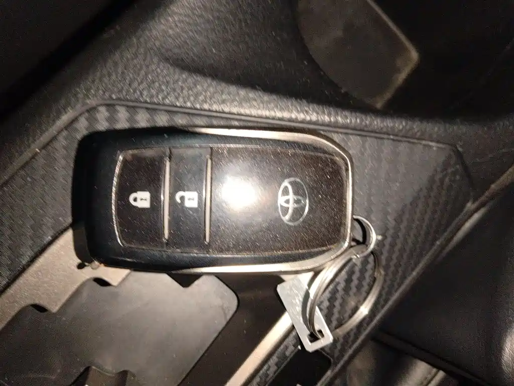 Toyota RAV4 2016 — фото 17