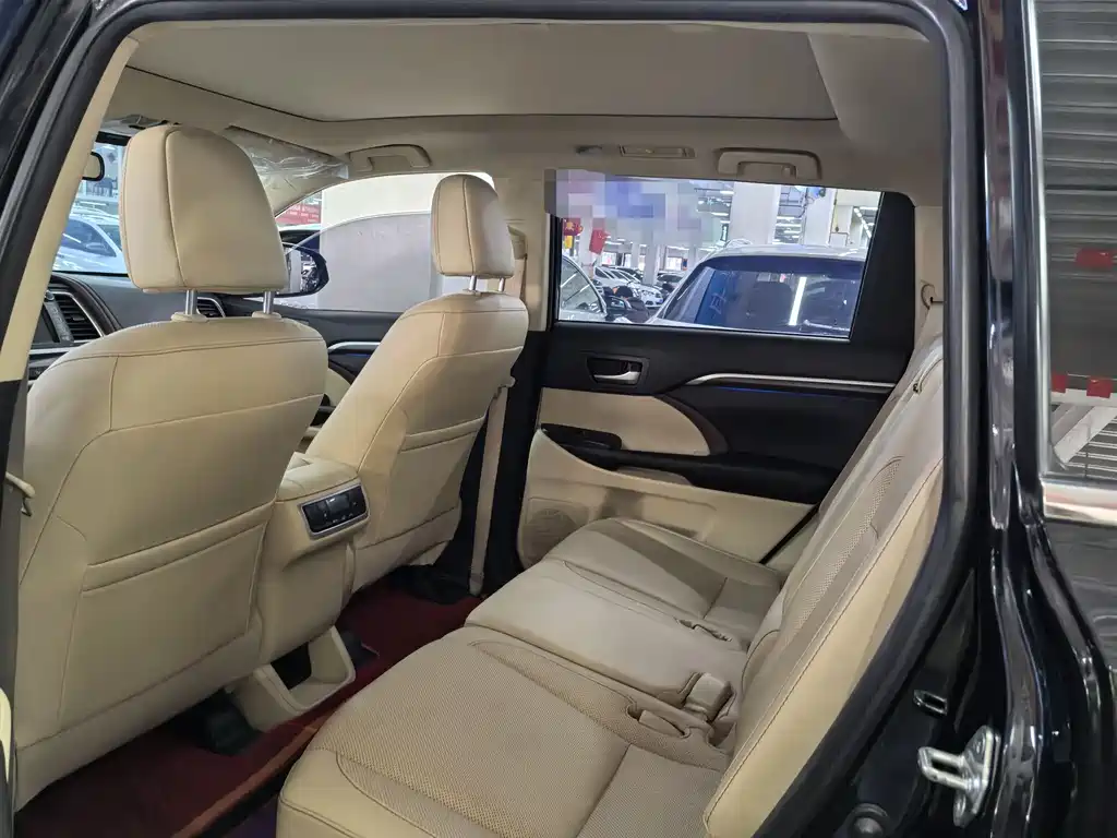 Toyota Highlander 2018 — фото 12