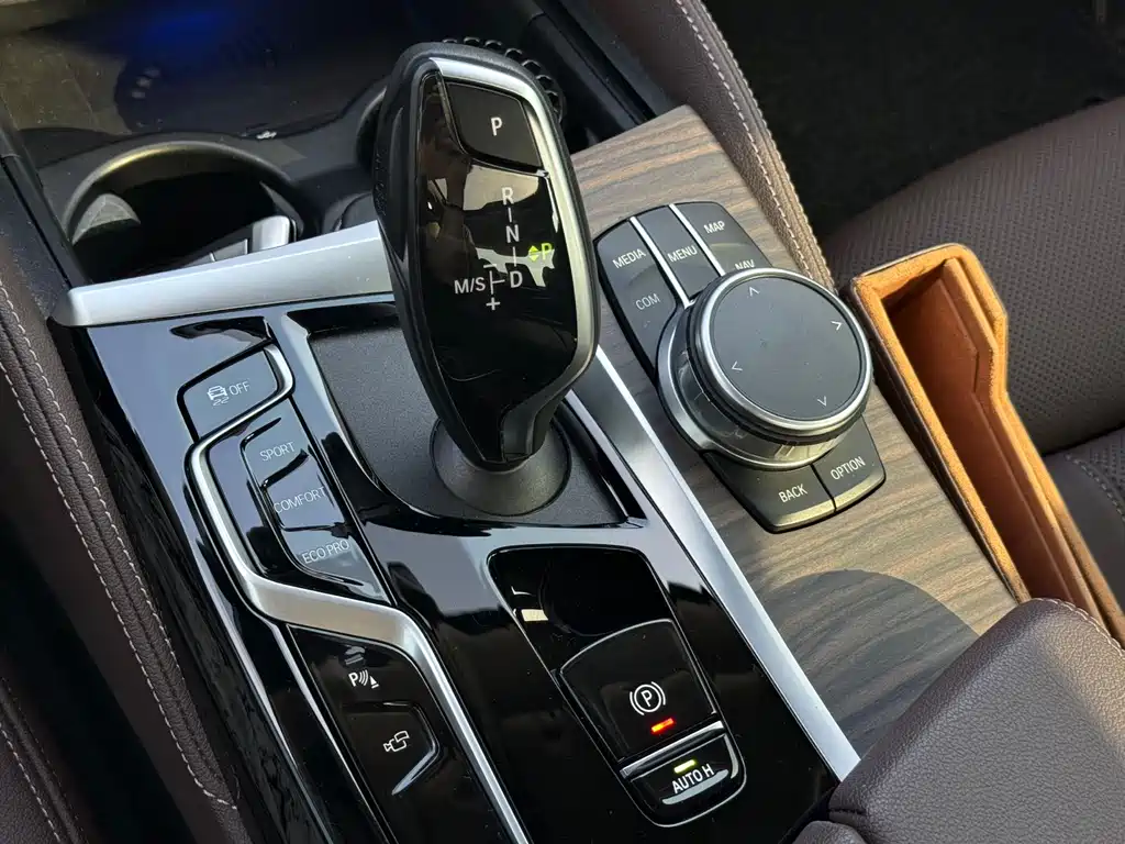BMW 5 Series 2021 — фото 13