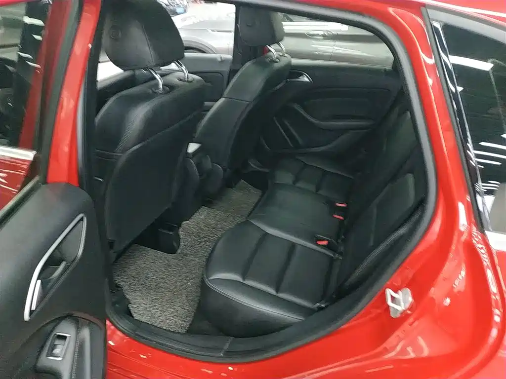 Mercedes-Benz B-Class 2018 — фото 13