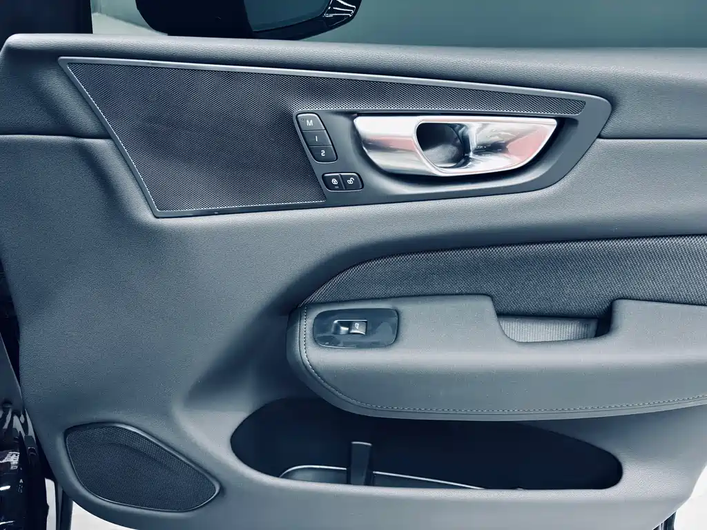 Volvo XC60 2025 — фото 16