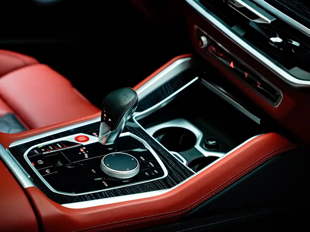 BMW X6 M 2023 — фото 12