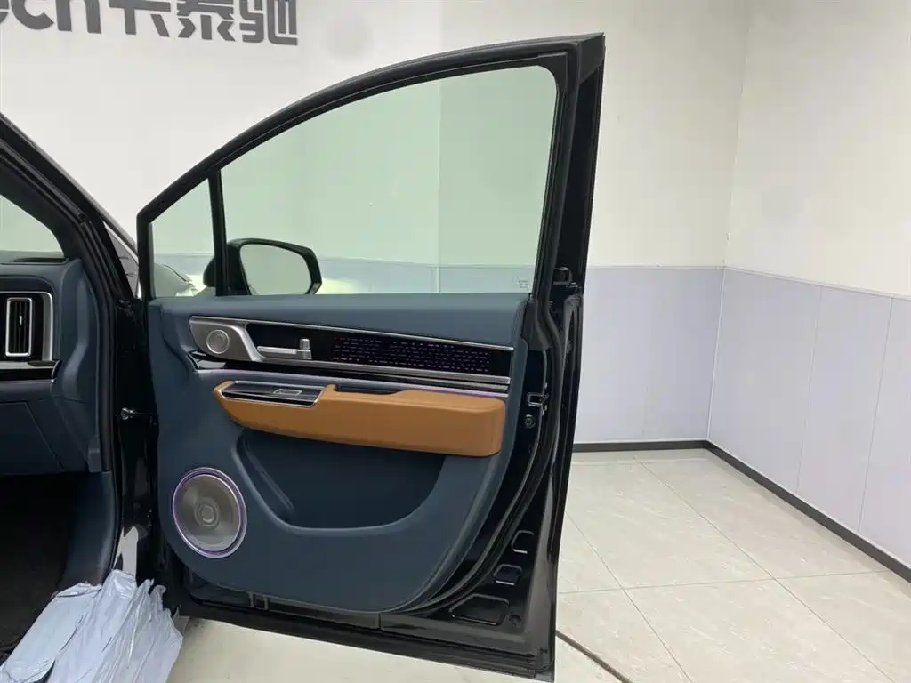 Toyota Granvia — фото 27