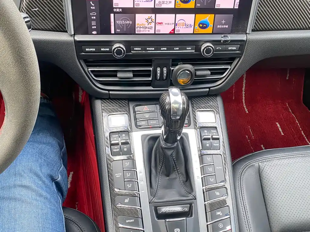 Porsche Macan 2019 — фото 10