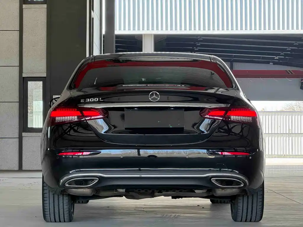 Mercedes-Benz E-Class 2023 — фото 12