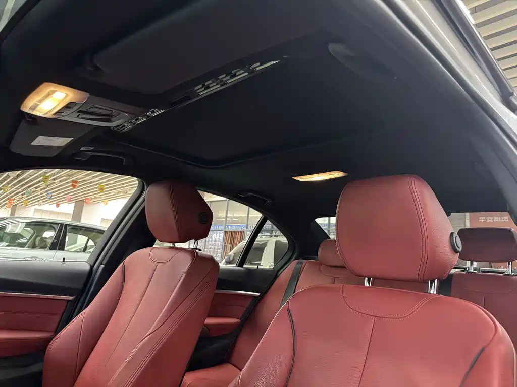 BMW 3 Series 2018 — фото 17