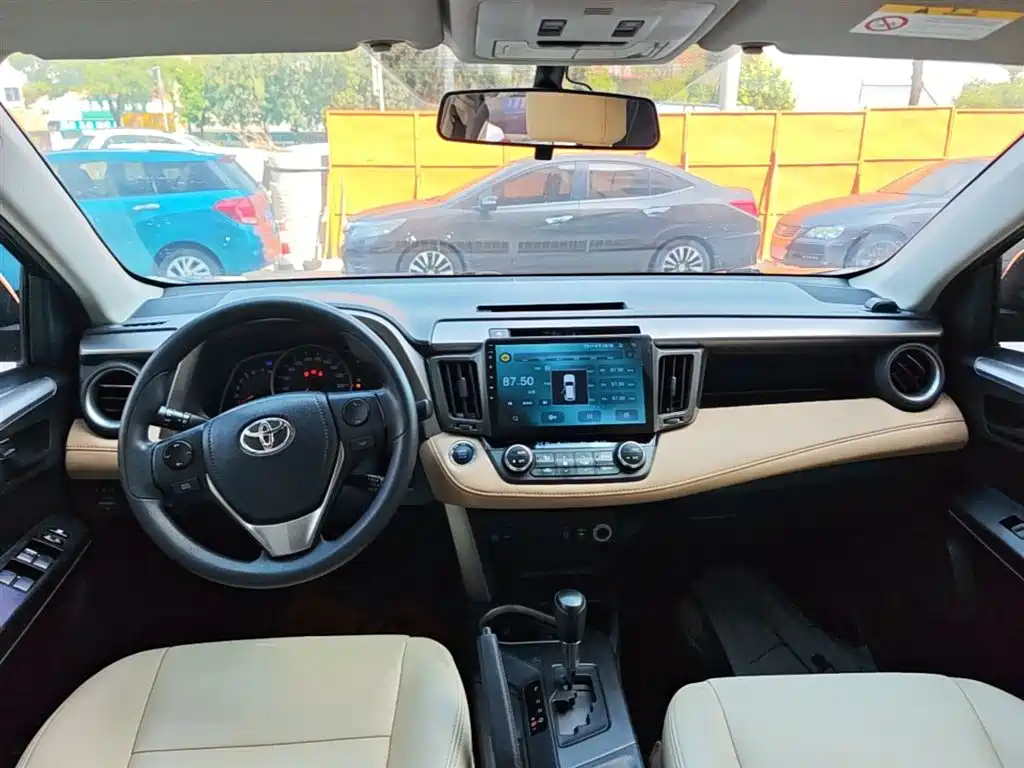 Toyota RAV4 2017 — фото 10