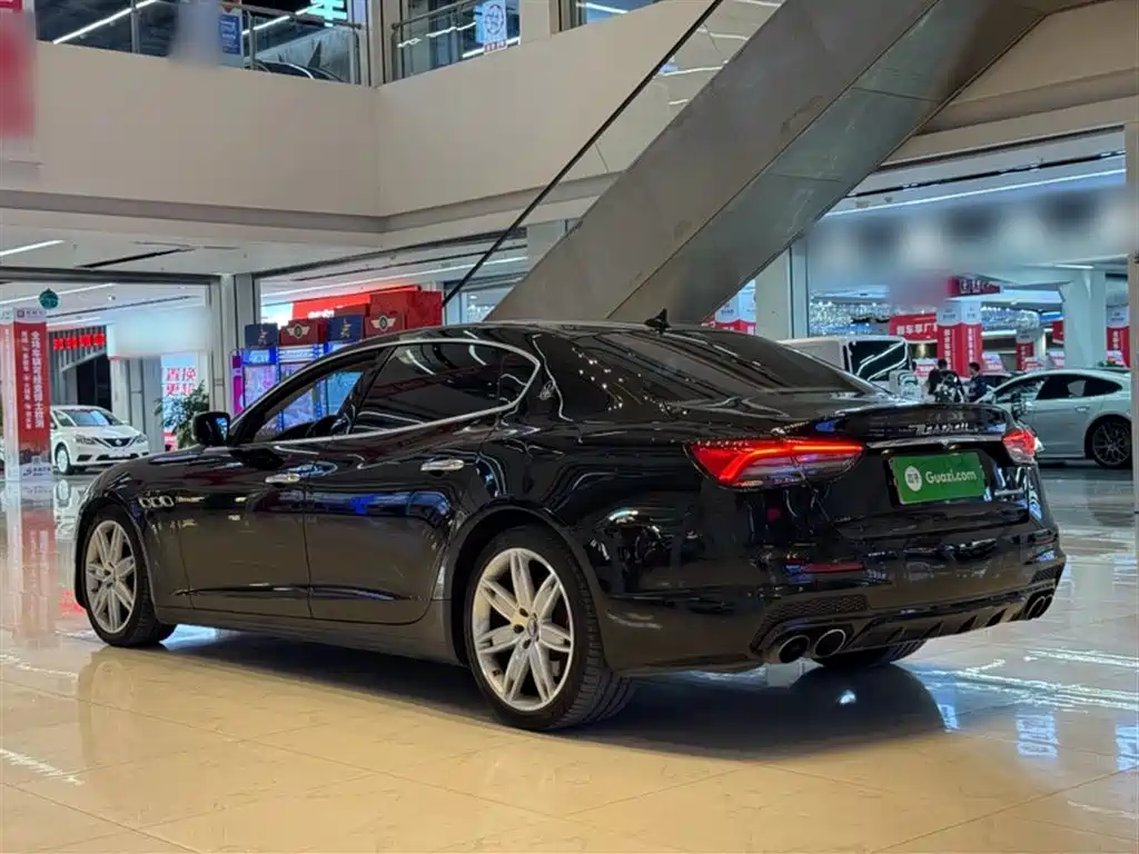 Maserati Quattroporte 2015 — фото 10