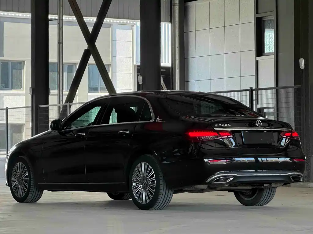 Mercedes-Benz E-Class 2023 — фото 13