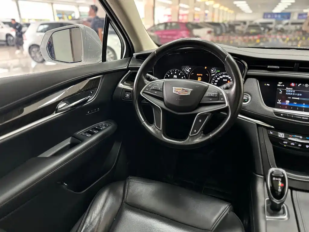 Cadillac XT5 2019 — фото 13